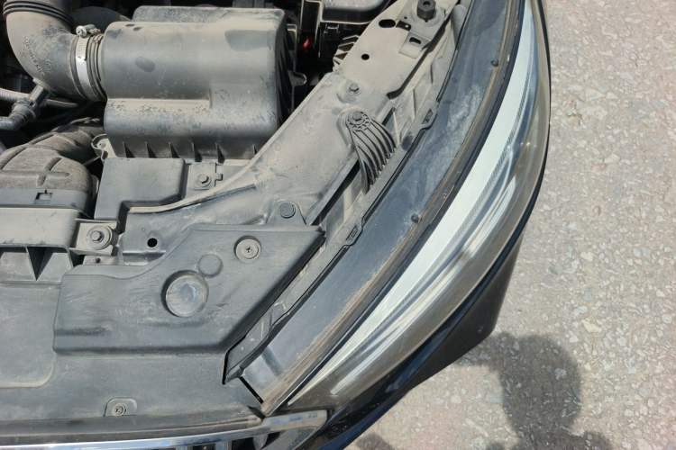 Used Hongqi H5 2020 1.5T DCT Flagship Edition Engine Bay Left