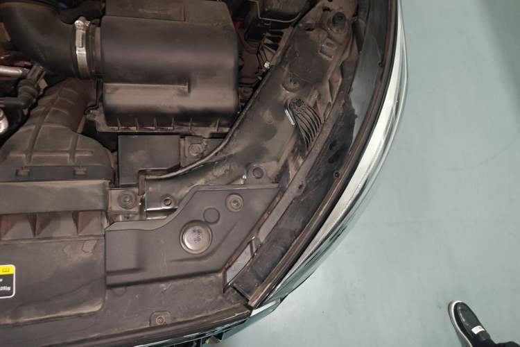 Used Hongqi H5 2020 1.5T DCT Flagship Edition Engine Bay Left