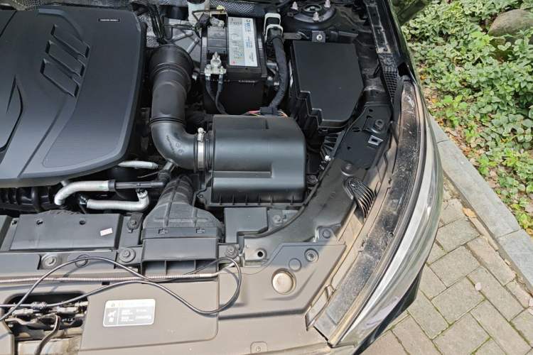 Used Hongqi H5 2020 1.5T DCT Flagship Edition Engine Bay Left