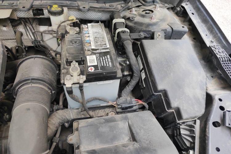 Used Hongqi H5 2020 1.5T DCT Flagship Edition Engine Bay Left