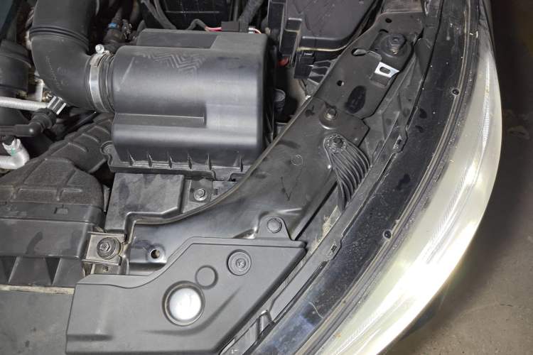Used Hongqi H5 2020 1.5T DCT Flagship Edition Engine Bay Left