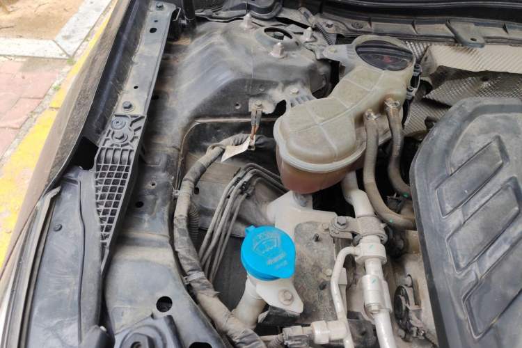 Used Hongqi H5 2020 1.5T DCT Flagship Edition Engine Bay Right