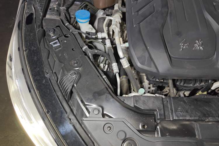 Used Hongqi H5 2020 1.5T DCT Flagship Edition Engine Bay Right