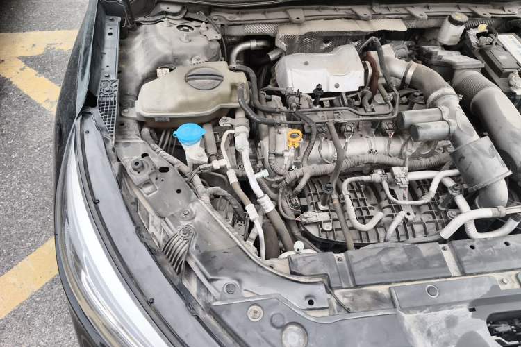 Used Hongqi H5 2020 1.8T Automatic ZhiLian QiYun Edition Engine Bay Right