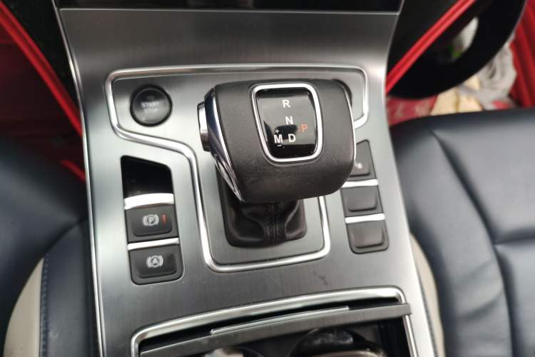 Used Hongqi H5 2020 1.8T Automatic Smart Connect Flagship Edition Gear Lever