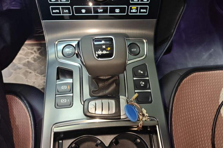 Used Hongqi H5 2020 1.8T Automatic Smart Connect Flagship Edition Gear Lever