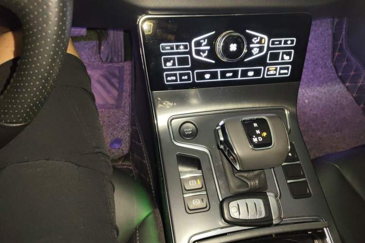 Used Hongqi H5 2020 1.8T Automatic Smart Connect Flagship Edition Gear Lever