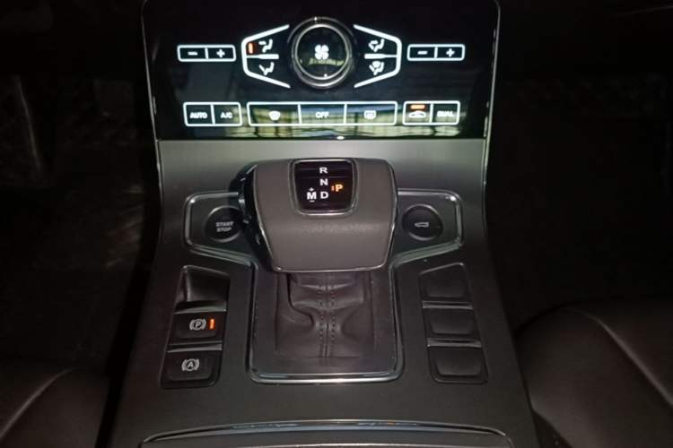 Used Hongqi H5 2020 1.8T Automatic ZhiLian QiYun Edition Gear Lever