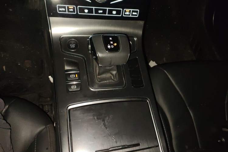 Used Hongqi H5 2020 1.5T DCT Flagship Edition Gear Lever