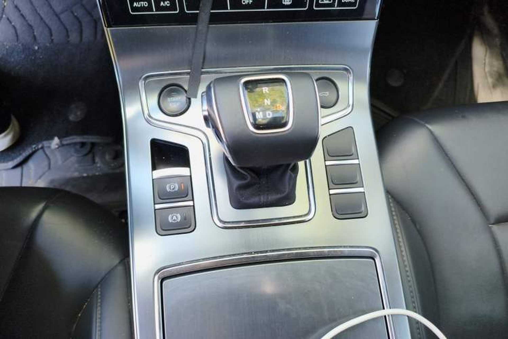 Used Hongqi H5 2020 1.5T DCT Flagship Edition Gear Lever