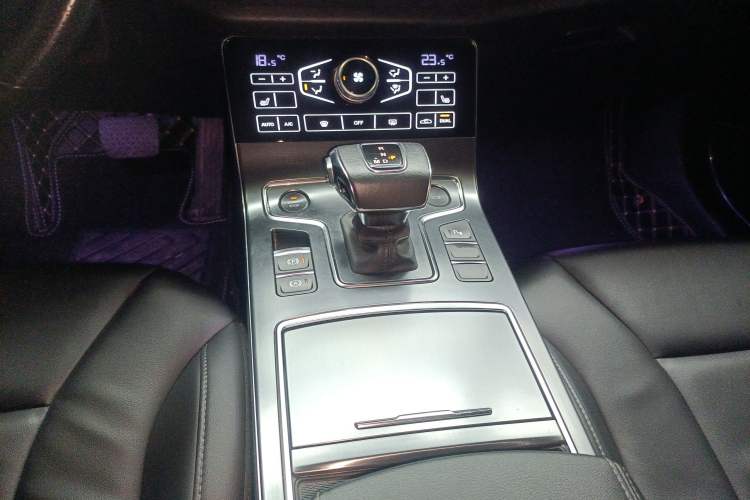 Used Hongqi H5 2020 1.8T Automatic Smart Connect Flagship Edition Gear Lever
