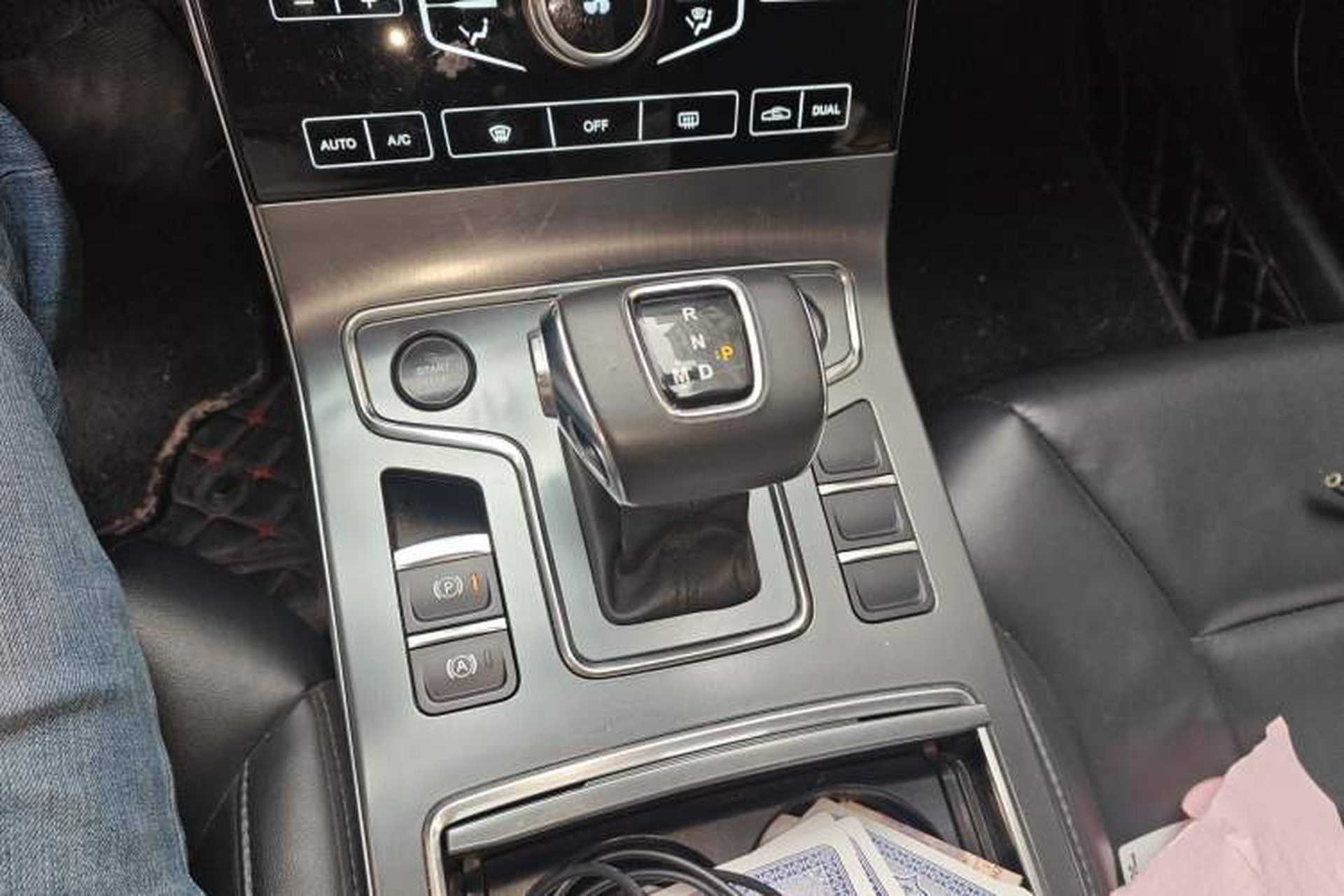 Used Hongqi H5 2020 1.5T DCT Flagship Edition Gear Lever