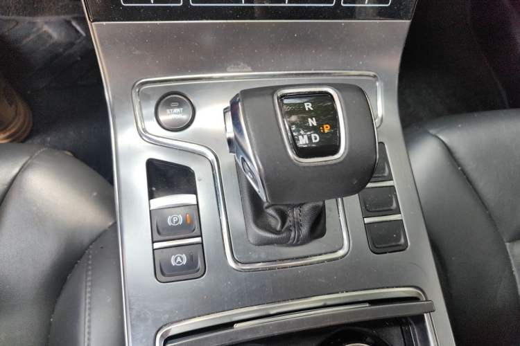 Used Hongqi H5 2020 1.8T Automatic ZhiLian QiYun Edition Gear Lever
