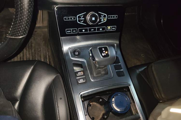 Used Hongqi H5 2020 1.5T DCT Flagship Edition Gear Lever