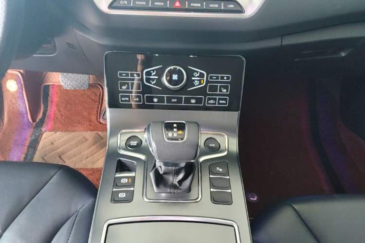 Used Hongqi H5 2020 1.8T Automatic Smart Connect Flagship Edition Gear Lever