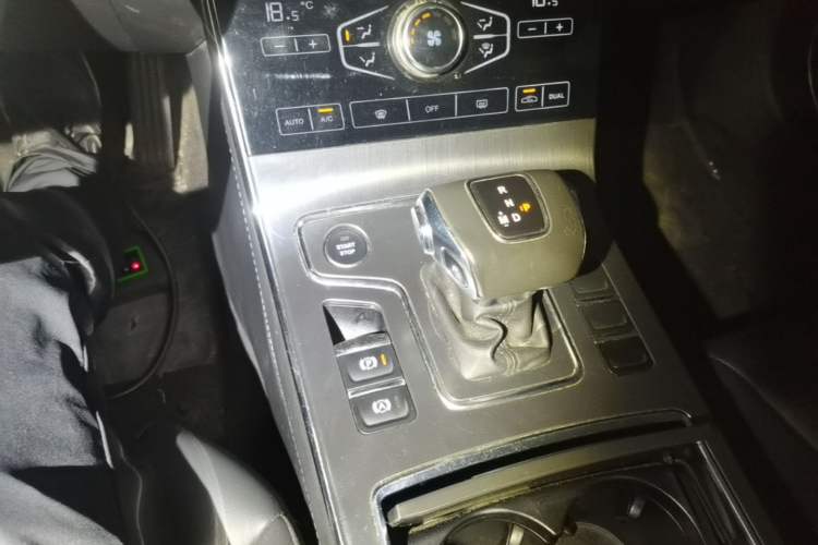 Used Hongqi H5 2020 1.5T DCT Flagship Edition Gear Lever