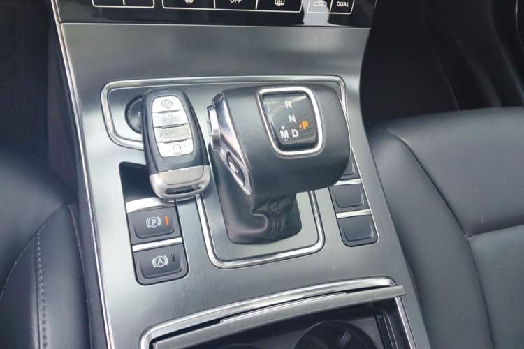Used Hongqi H5 2020 1.8T Automatic ZhiLian QiYun Edition Gear Lever