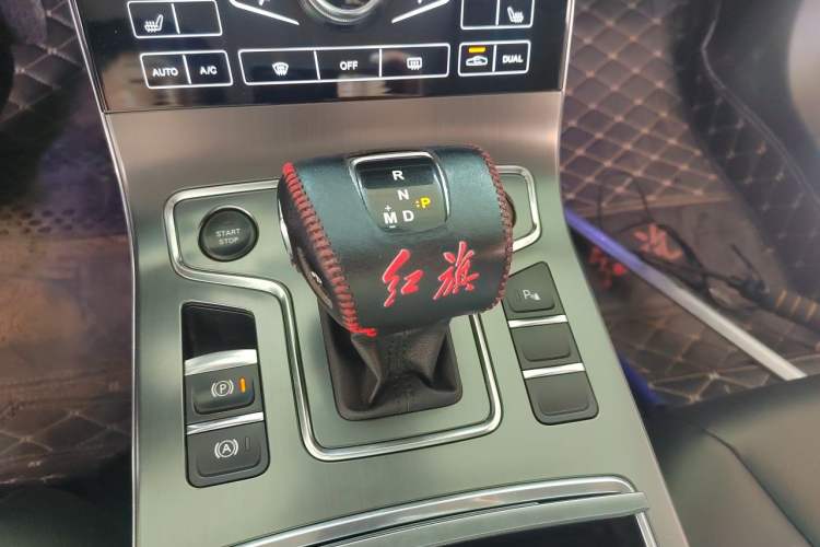 Used Hongqi H5 2020 1.8T Automatic Smart Connect Flagship Edition Gear Lever
