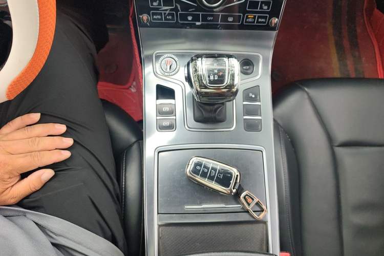 Used Hongqi H5 2020 1.8T Automatic Smart Connect Flagship Edition Gear Lever
