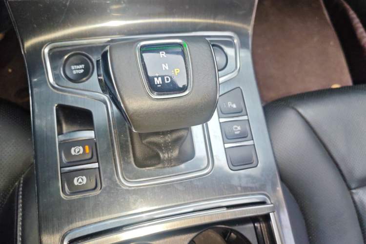Used Hongqi H5 2020 1.8T Automatic Smart Connect Flagship Edition Gear Lever