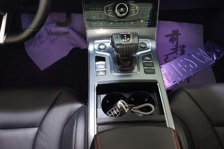 Used Hongqi H5 2020 1.8T Automatic Smart Connect Flagship Edition Gear Lever