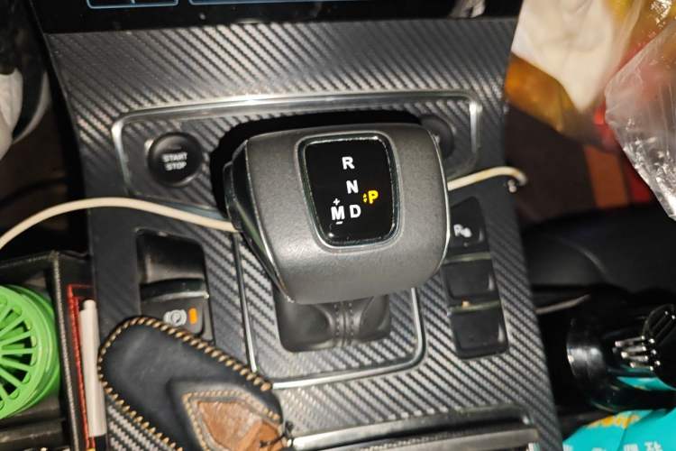 Used Hongqi H5 2020 1.8T Automatic Smart Connect Flagship Edition Gear Lever