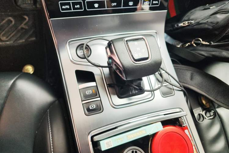 Used Hongqi H5 2020 1.5T DCT Flagship Edition Gear Lever