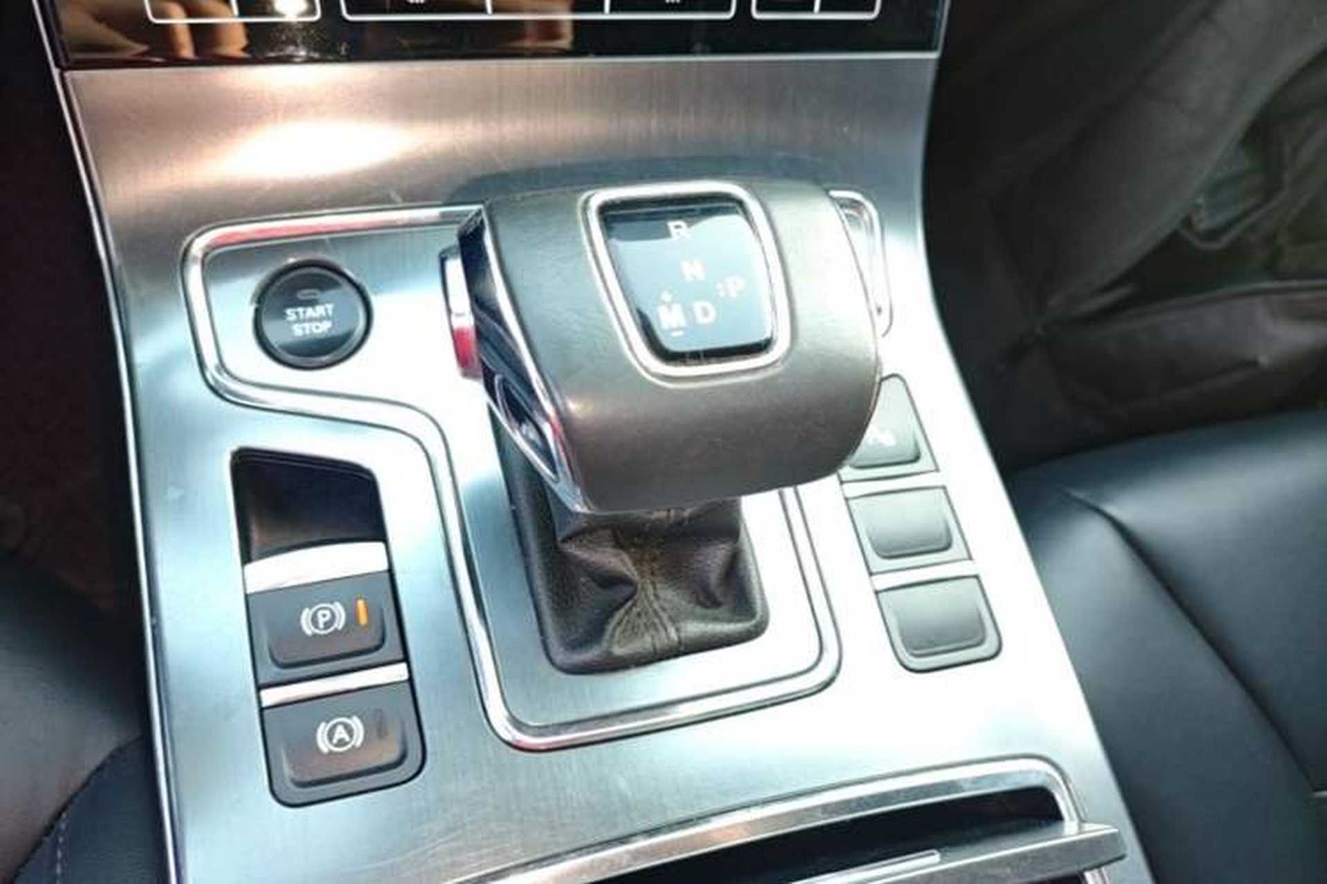Used Hongqi H5 2020 1.8T Automatic Smart Connect Flagship Edition Gear Lever