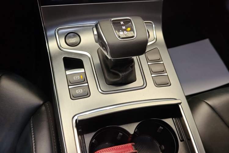 Used Hongqi H5 2020 1.8T Automatic ZhiLian QiYun Edition Gear Lever