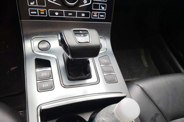Used Hongqi H5 2020 1.8T Automatic Smart Connect Flagship Edition Gear Lever