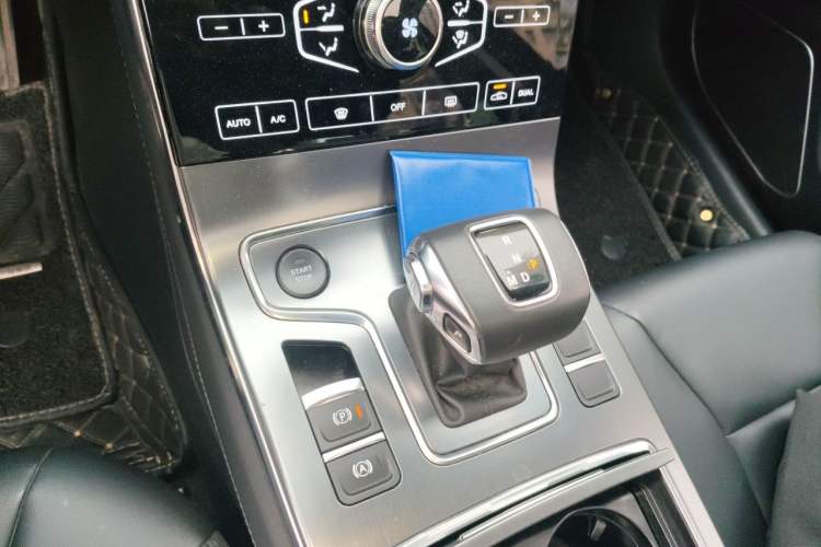 Used Hongqi H5 2020 1.8T Automatic ZhiLian QiYun Edition Gear Lever