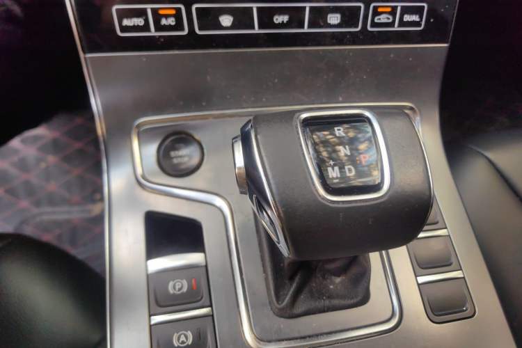 Used Hongqi H5 2020 1.8T Automatic ZhiLian QiYun Edition Gear Lever