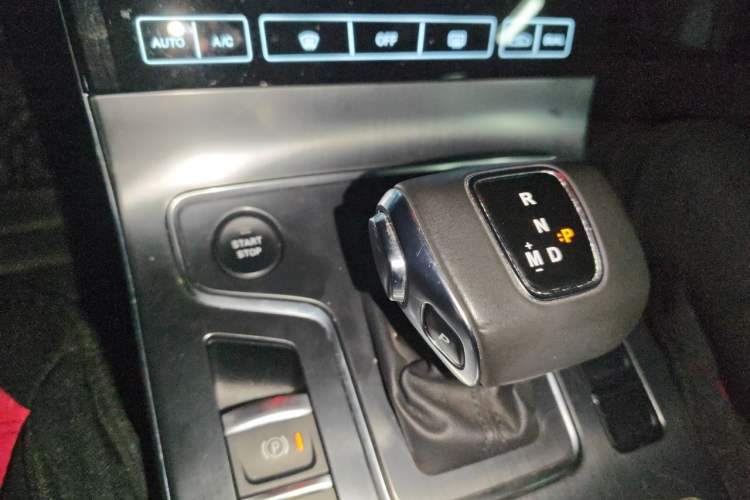 Used Hongqi H5 2020 1.5T DCT Flagship Edition Gear Lever