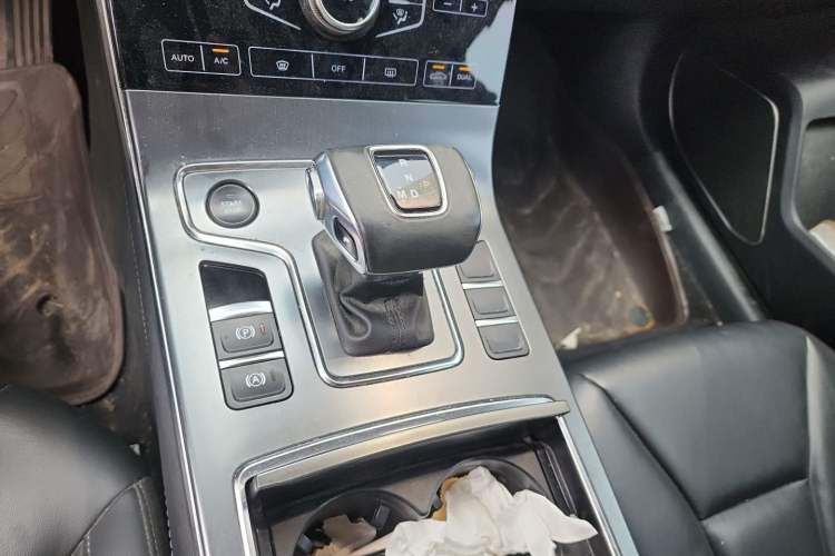 Used Hongqi H5 2020 1.8T Automatic ZhiLian QiYun Edition Gear Lever