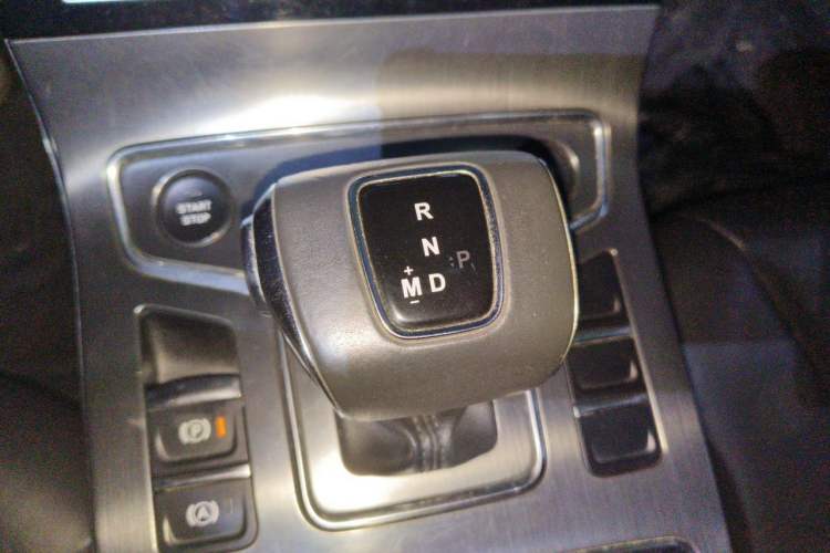 Used Hongqi H5 2020 1.5T DCT Flagship Edition Gear Lever