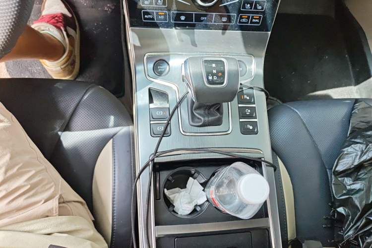 Used Hongqi H5 2020 1.8T Automatic Smart Connect Flagship Edition Gear Lever