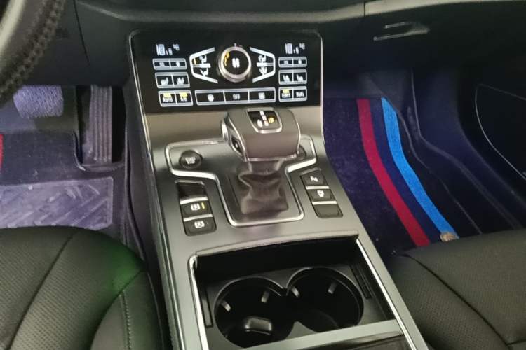 Used Hongqi H5 2020 1.8T Automatic Smart Connect Flagship Edition Gear Lever