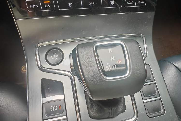 Used Hongqi H5 2020 1.5T DCT Flagship Edition Gear Lever