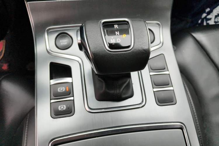 Used Hongqi H5 2020 1.8T Automatic ZhiLian QiYun Edition Gear Lever