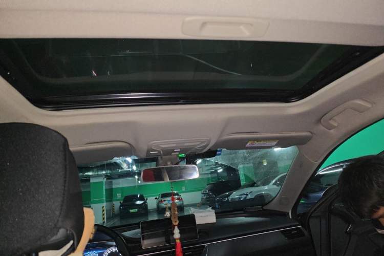 Used Hongqi H5 2020 1.5T DCT Flagship Edition Headliner