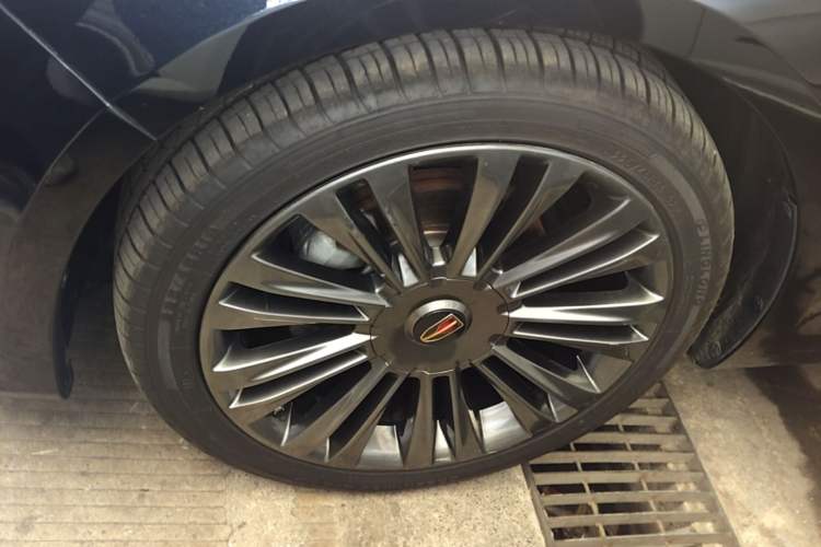 Used Hongqi H5 2020 1.8T Automatic ZhiLian QiYun Edition Left Front Wheel Hub