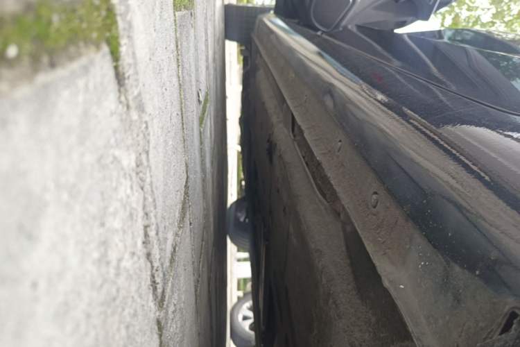 Used Hongqi H5 2020 1.8T Automatic Smart Connect Flagship Edition Left Side Sill