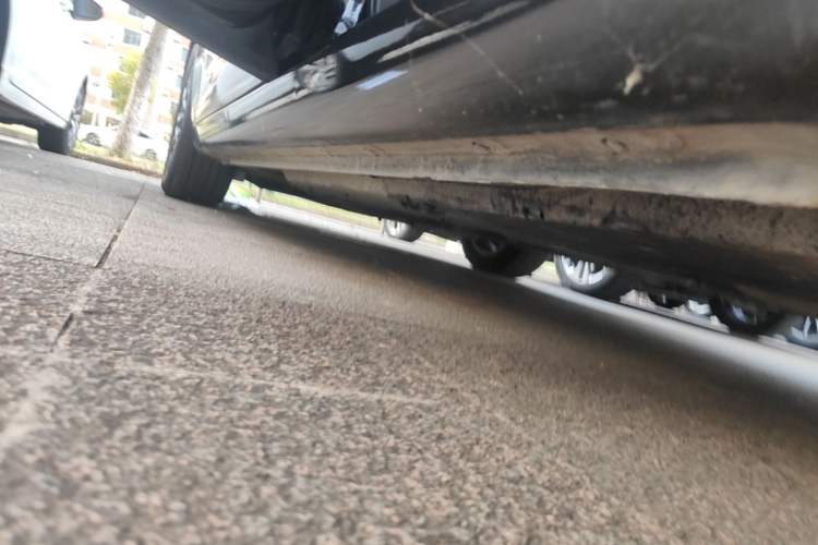 Used Hongqi H5 2020 1.5T DCT Flagship Edition Left Side Sill
