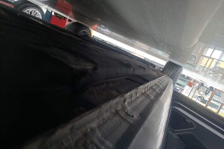 Used Hongqi H5 2020 1.8T Automatic Smart Connect Flagship Edition Left Side Sill