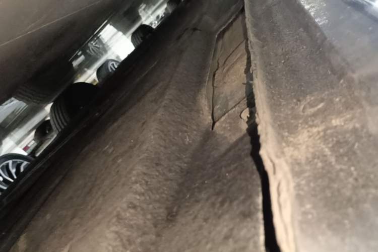 Used Hongqi H5 2020 1.5T DCT Flagship Edition Left Side Sill