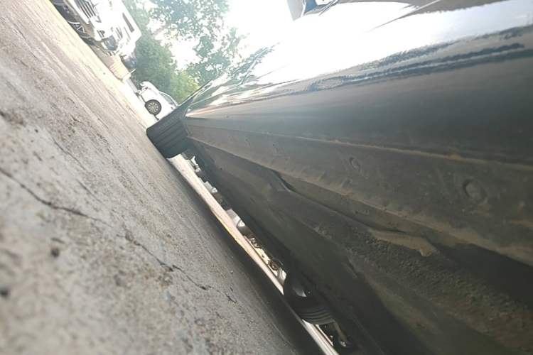 Used Hongqi H5 2020 1.8T Automatic Smart Connect Flagship Edition Left Side Sill