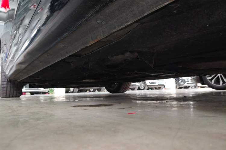 Used Hongqi H5 2020 1.8T Automatic Smart Connect Flagship Edition Left Side Sill