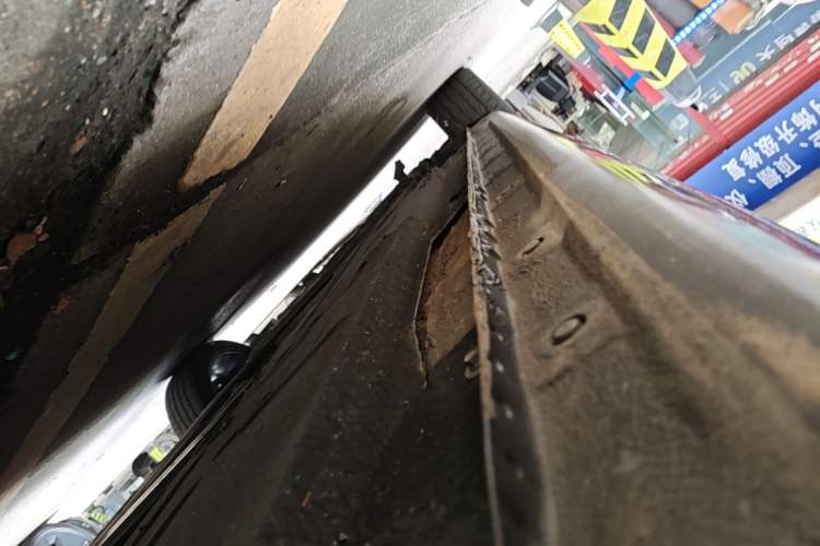 Used Hongqi H5 2020 1.5T DCT Flagship Edition Left Side Sill