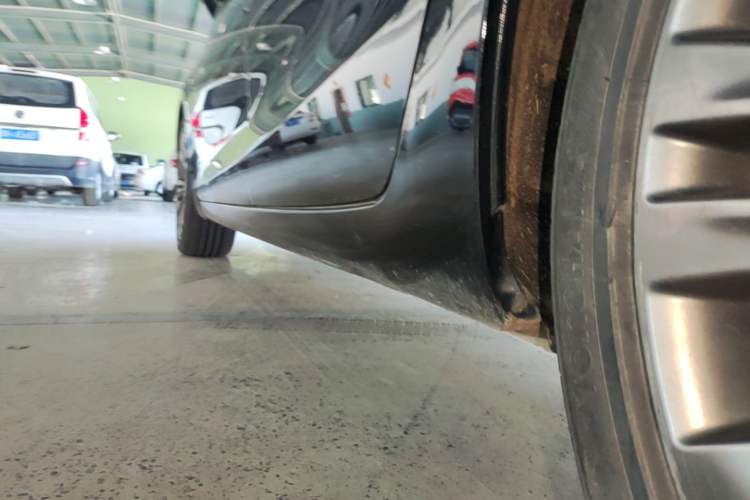 Used Hongqi H5 2020 1.8T Automatic Smart Connect Flagship Edition Left Side Sill