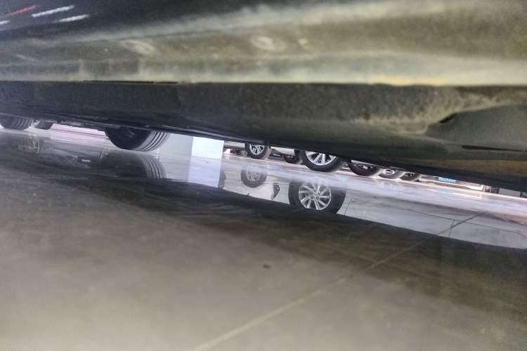 Used Hongqi H5 2020 1.8T Automatic Smart Connect Flagship Edition Left Side Sill